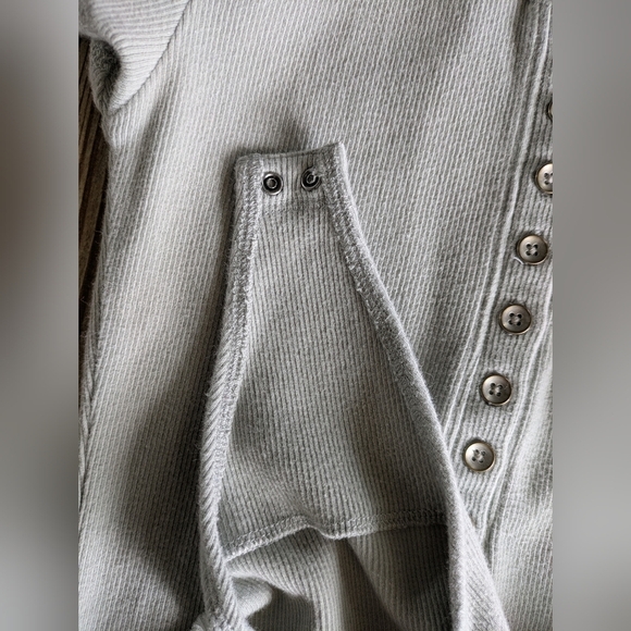 Abercrombie & Fitch A&F Gray Green Ribbed Short Sleeve Button Down Bodysuit XS - Picture 6 of 8